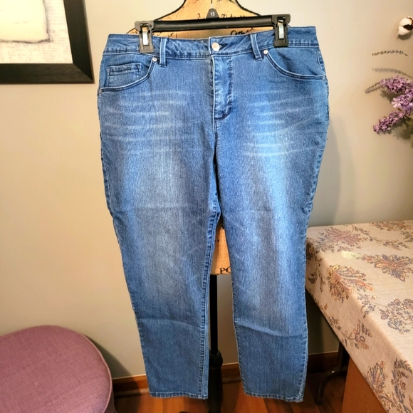 d. Jeans - Picture 1 of 3